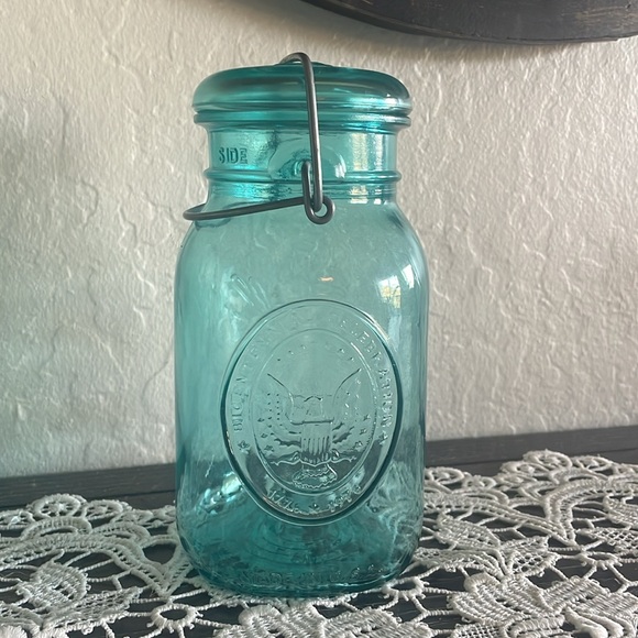 Vintage blue Ball Ideal mason jar with wire closure - Picture 2 of 4